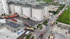 <b>岁月正在他的脸上刻深的皱纹</b>